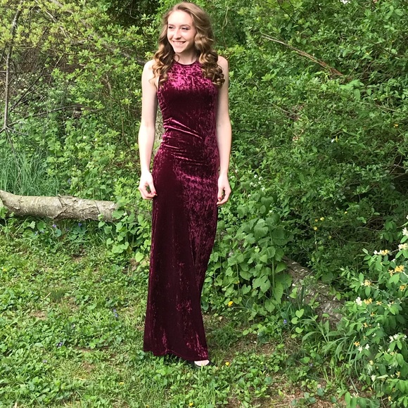 Velvet Burgundy Dress! - Picture 4 of 4